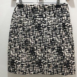 Kenneth Cole Reaction--black and white patterned skirt (Size 2, 17" long)